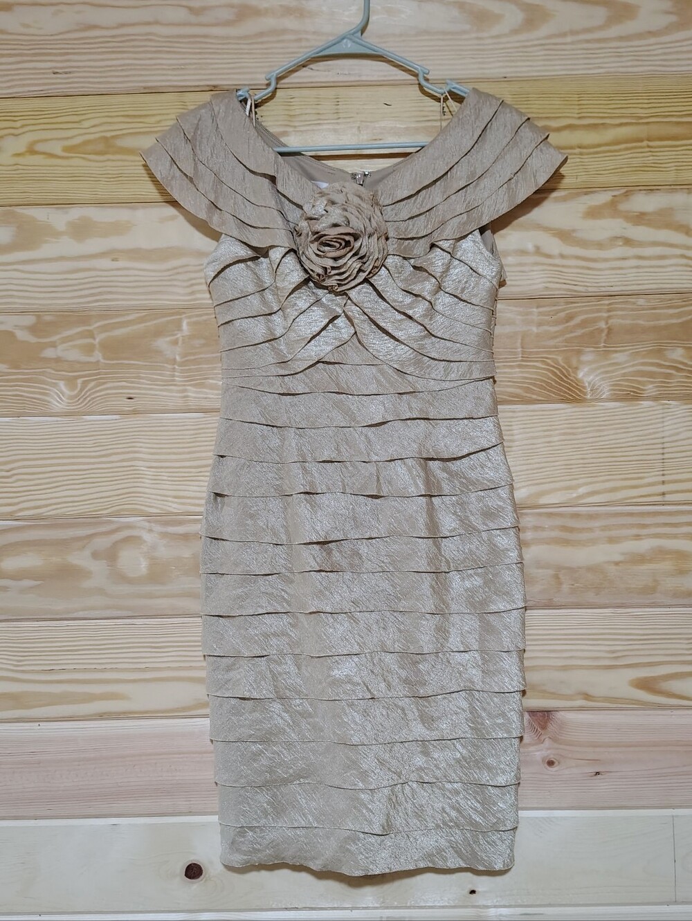 London Times Cocktail Dress Size 2 Champagne Gold Rosette Ruffle Tiered Elegant